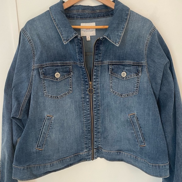 Torrid Medium Wash Cropped Denim  Jacket Size 4X Zip Up - Picture 4 of 11